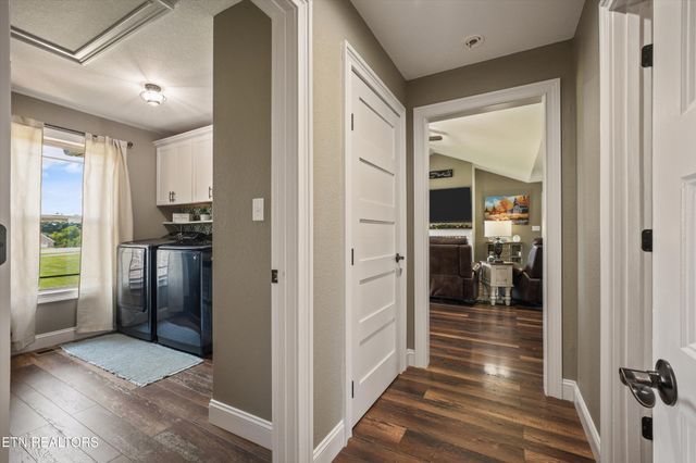 1619 Cascading Falls Lane, Sevierville, TN 37876