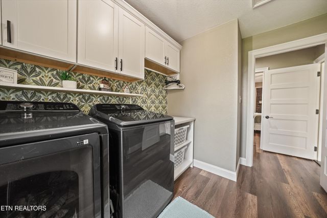 1619 Cascading Falls Lane, Sevierville, TN 37876