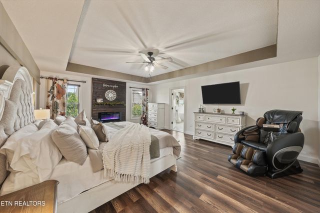 1619 Cascading Falls Lane, Sevierville, TN 37876