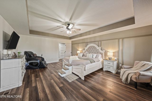 1619 Cascading Falls Lane, Sevierville, TN 37876