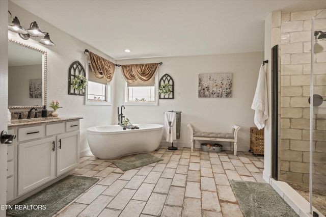 1619 Cascading Falls Lane, Sevierville, TN 37876