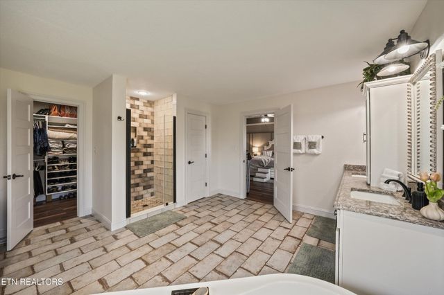 1619 Cascading Falls Lane, Sevierville, TN 37876