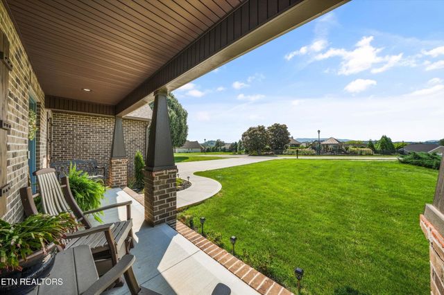 1619 Cascading Falls Lane, Sevierville, TN 37876