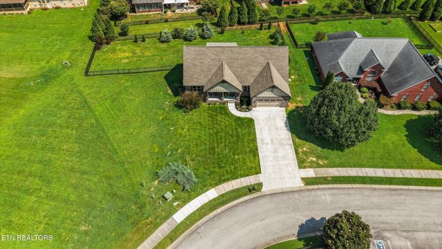 1619 Cascading Falls Lane, Sevierville, TN 37876