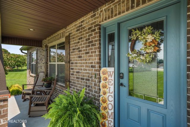 1619 Cascading Falls Lane, Sevierville, TN 37876