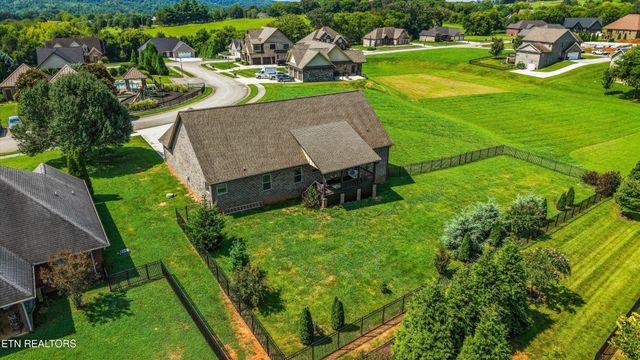 1619 Cascading Falls Lane, Sevierville, TN 37876
