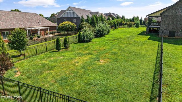 1619 Cascading Falls Lane, Sevierville, TN 37876