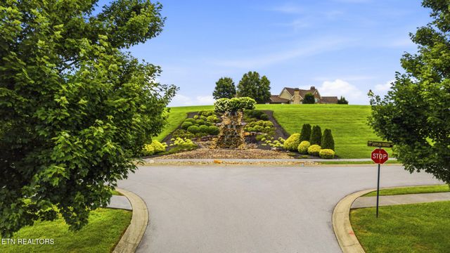 1619 Cascading Falls Lane, Sevierville, TN 37876
