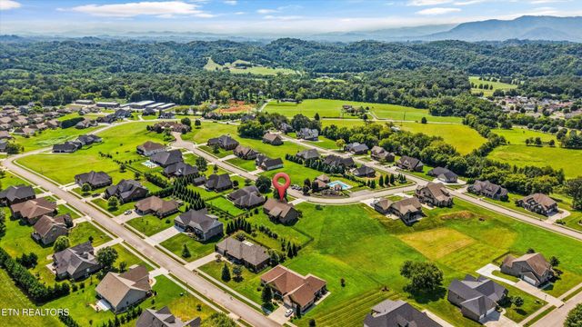1619 Cascading Falls Lane, Sevierville, TN 37876