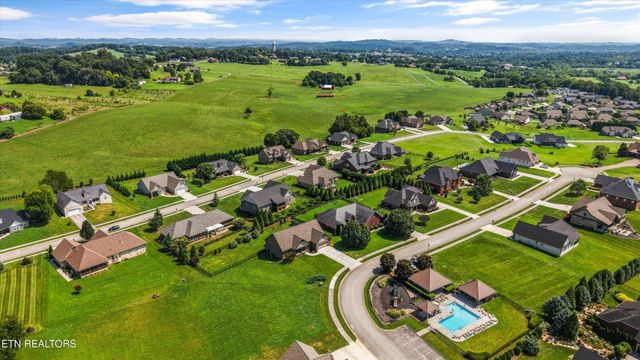 1619 Cascading Falls Lane, Sevierville, TN 37876