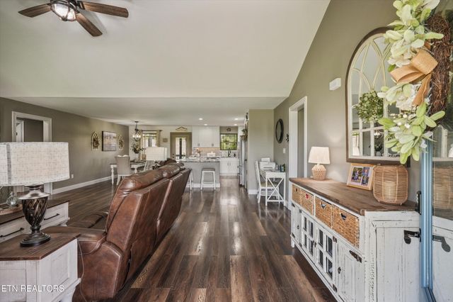 1619 Cascading Falls Lane, Sevierville, TN 37876