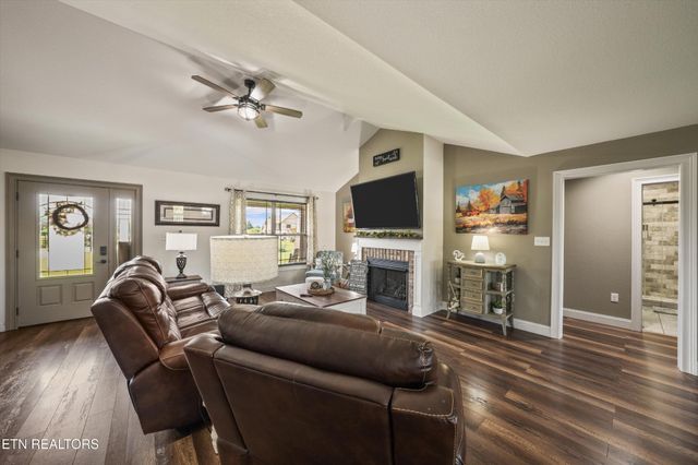 1619 Cascading Falls Lane, Sevierville, TN 37876