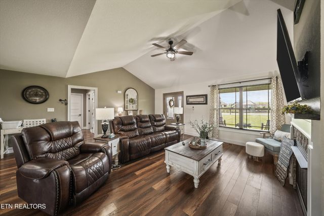 1619 Cascading Falls Lane, Sevierville, TN 37876