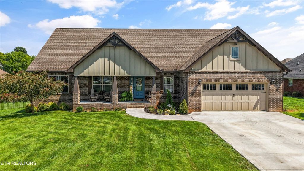 1619 Cascading Falls Lane, Sevierville, TN 37876