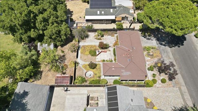 16375 W La Chiquita Avenue, Los Gatos, CA 95032