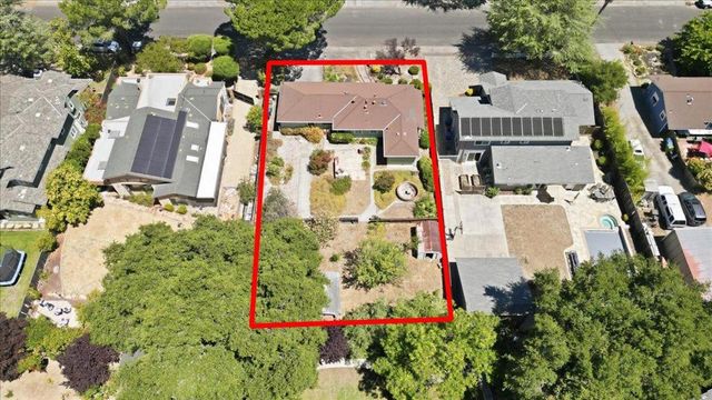 16375 W La Chiquita Avenue, Los Gatos, CA 95032