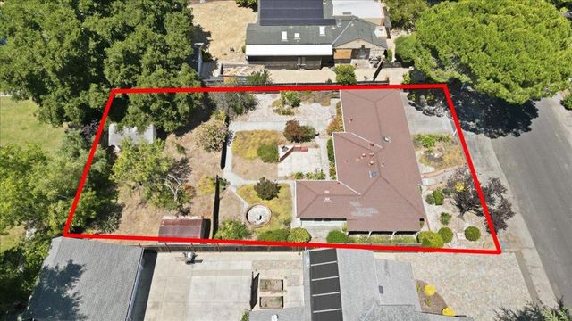 16375 W La Chiquita Avenue, Los Gatos, CA 95032