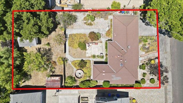 16375 W La Chiquita Avenue, Los Gatos, CA 95032