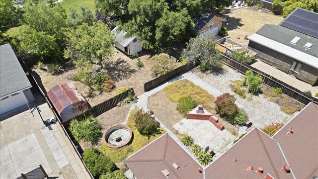 16375 W La Chiquita Avenue, Los Gatos, CA 95032