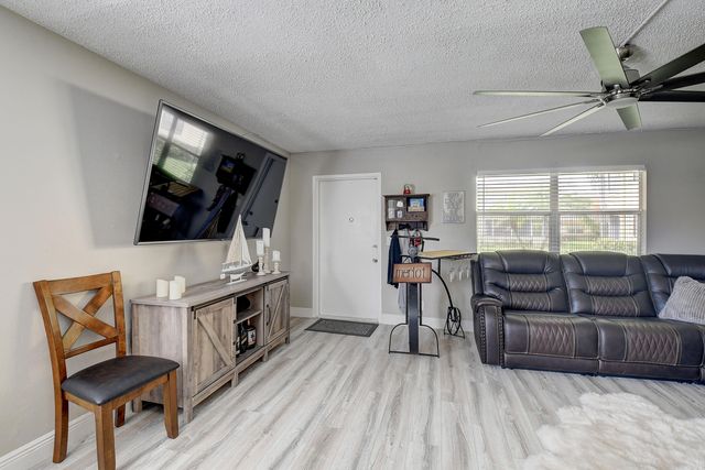 151 Saxony D, Delray Beach, FL 33446