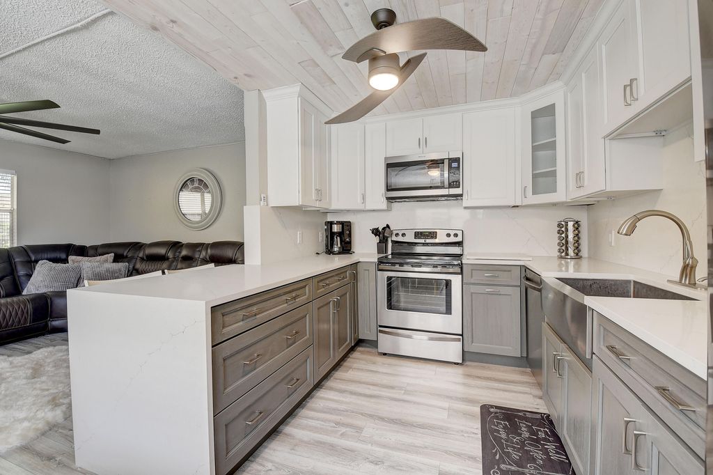 151 Saxony D, Delray Beach, FL 33446
