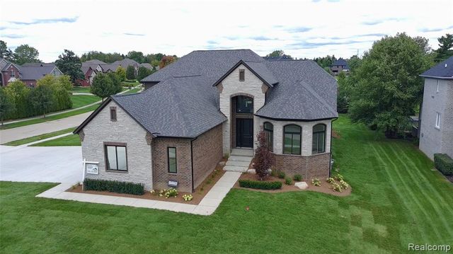 6489 Pond Dr Drive, Washington, MI 48094