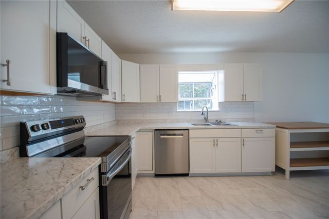 142 Lake Wellington Drive, Kingsland, GA 31548