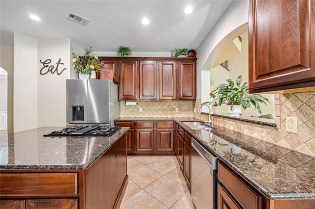 1007 Commons Waterway Drive, Huffman, TX 77336