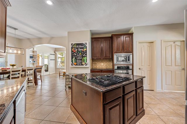 1007 Commons Waterway Drive, Huffman, TX 77336