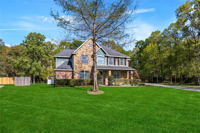 1007 Commons Waterway Drive, Huffman, TX 77336