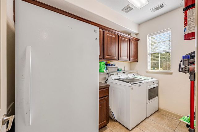 1007 Commons Waterway Drive, Huffman, TX 77336