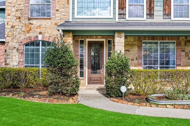 1007 Commons Waterway Drive, Huffman, TX 77336