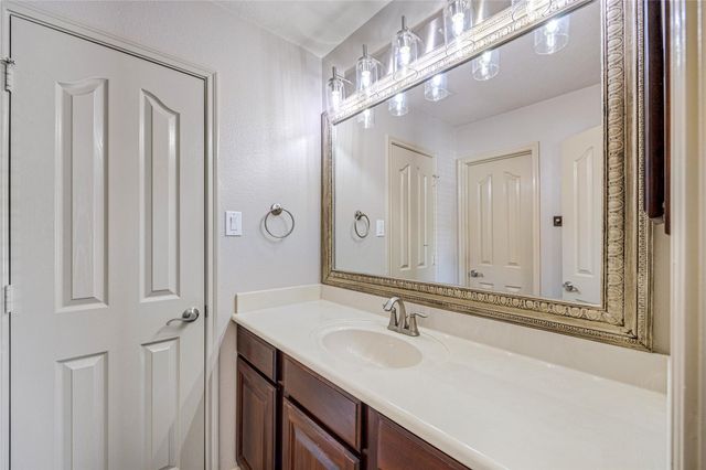 1007 Commons Waterway Drive, Huffman, TX 77336