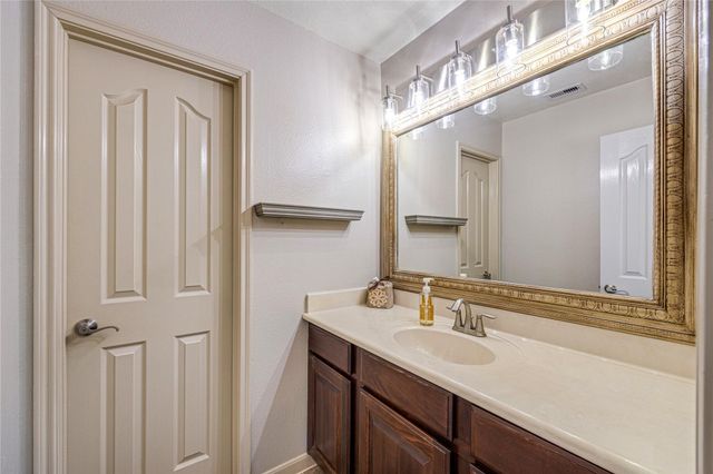 1007 Commons Waterway Drive, Huffman, TX 77336