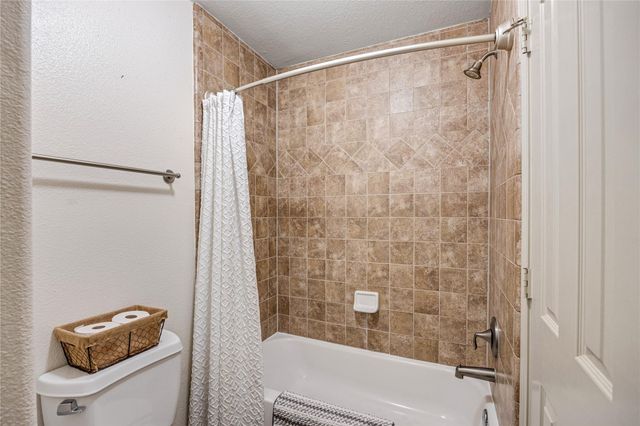 1007 Commons Waterway Drive, Huffman, TX 77336