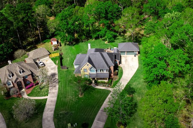 1007 Commons Waterway Drive, Huffman, TX 77336