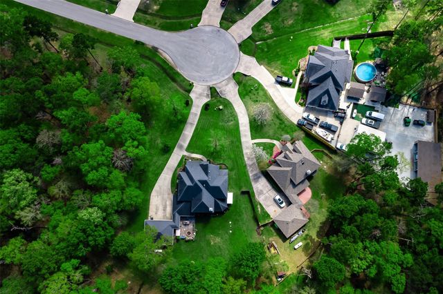 1007 Commons Waterway Drive, Huffman, TX 77336