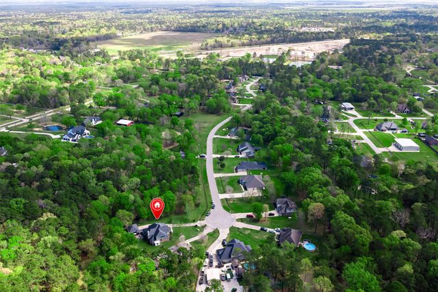 1007 Commons Waterway Drive, Huffman, TX 77336