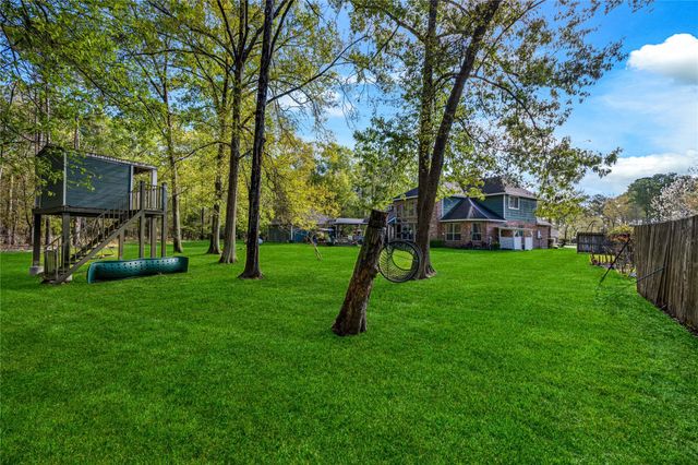 1007 Commons Waterway Drive, Huffman, TX 77336