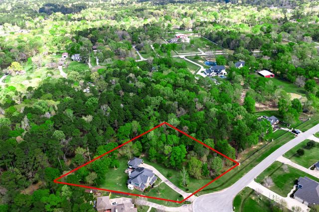 1007 Commons Waterway Drive, Huffman, TX 77336