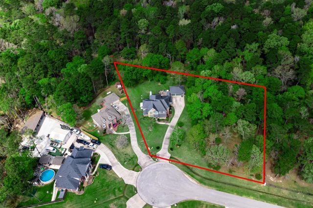 1007 Commons Waterway Drive, Huffman, TX 77336