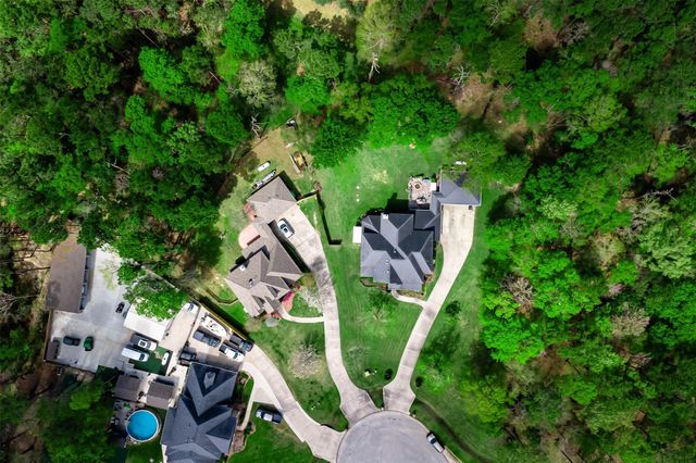 1007 Commons Waterway Drive, Huffman, TX 77336