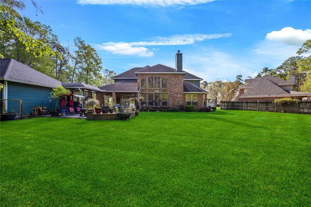 1007 Commons Waterway Drive, Huffman, TX 77336