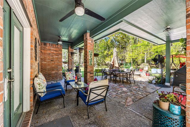 1007 Commons Waterway Drive, Huffman, TX 77336