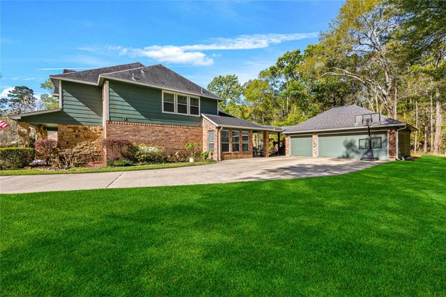 1007 Commons Waterway Drive, Huffman, TX 77336