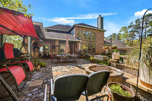 1007 Commons Waterway Drive, Huffman, TX 77336