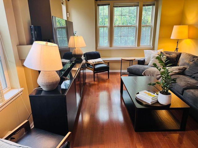 135 Tanglewood Drive 29, Glen Ellyn, IL 60137