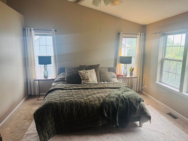 135 Tanglewood Drive 29, Glen Ellyn, IL 60137