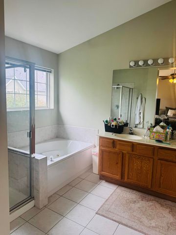135 Tanglewood Drive 29, Glen Ellyn, IL 60137