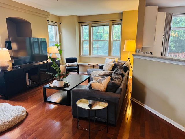 135 Tanglewood Drive 29, Glen Ellyn, IL 60137